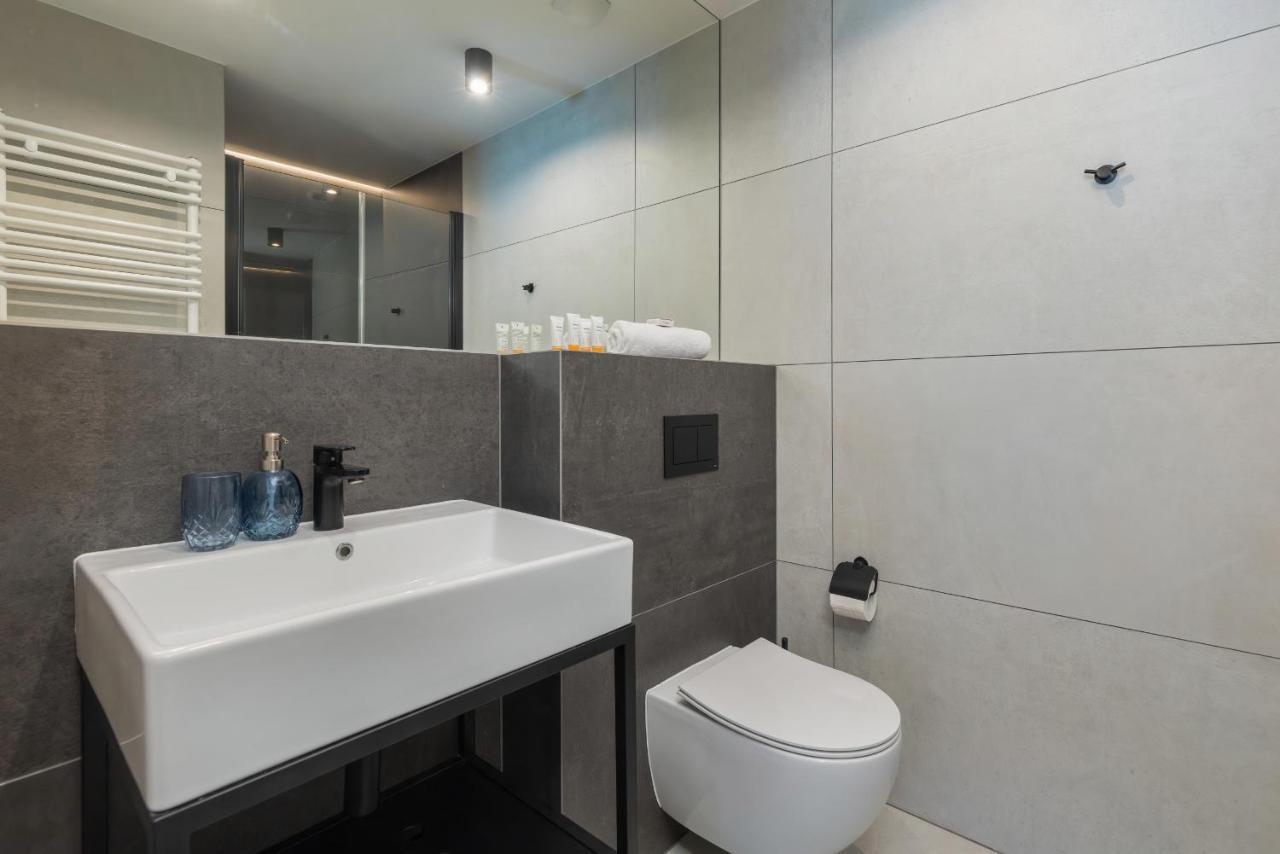 Port Lwowska With Swimming Pool By Renters Apartment