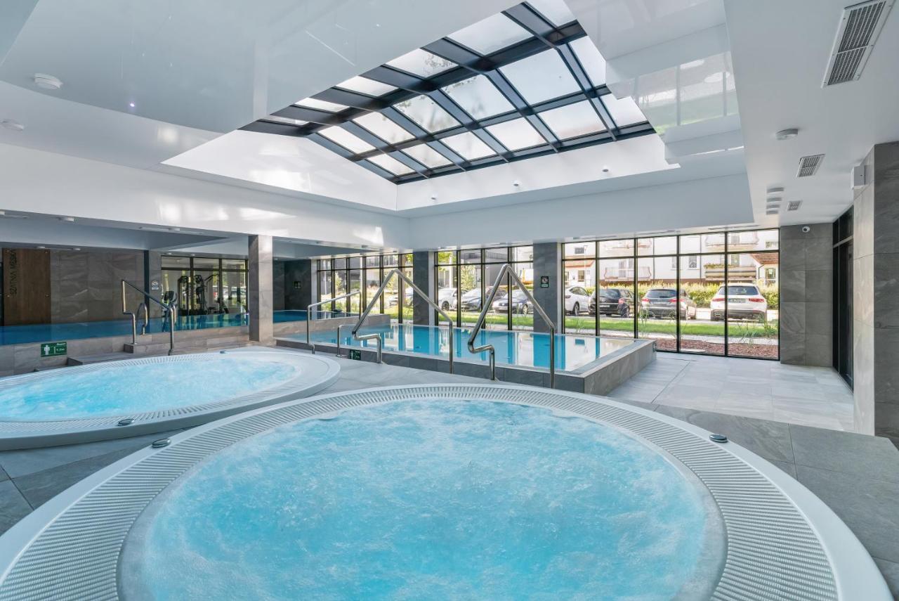 Port Lwowska With Swimming Pool By Renters Apartment